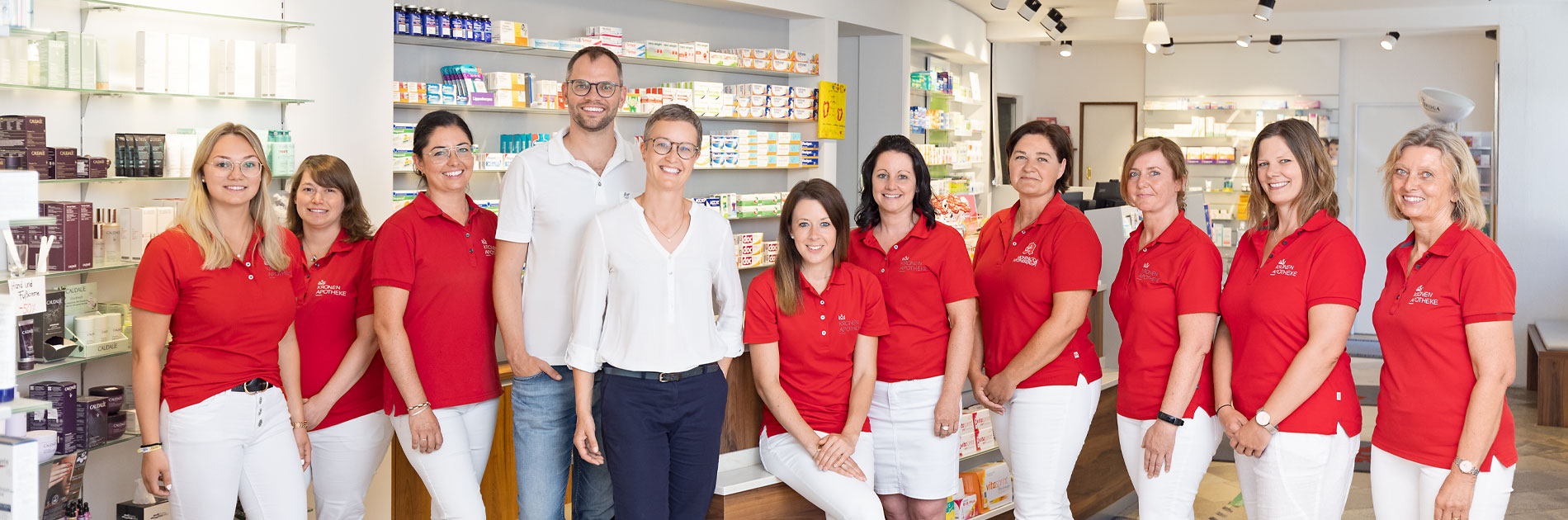 Das gesamte Team der Kronen Apotheke in Günzburg.